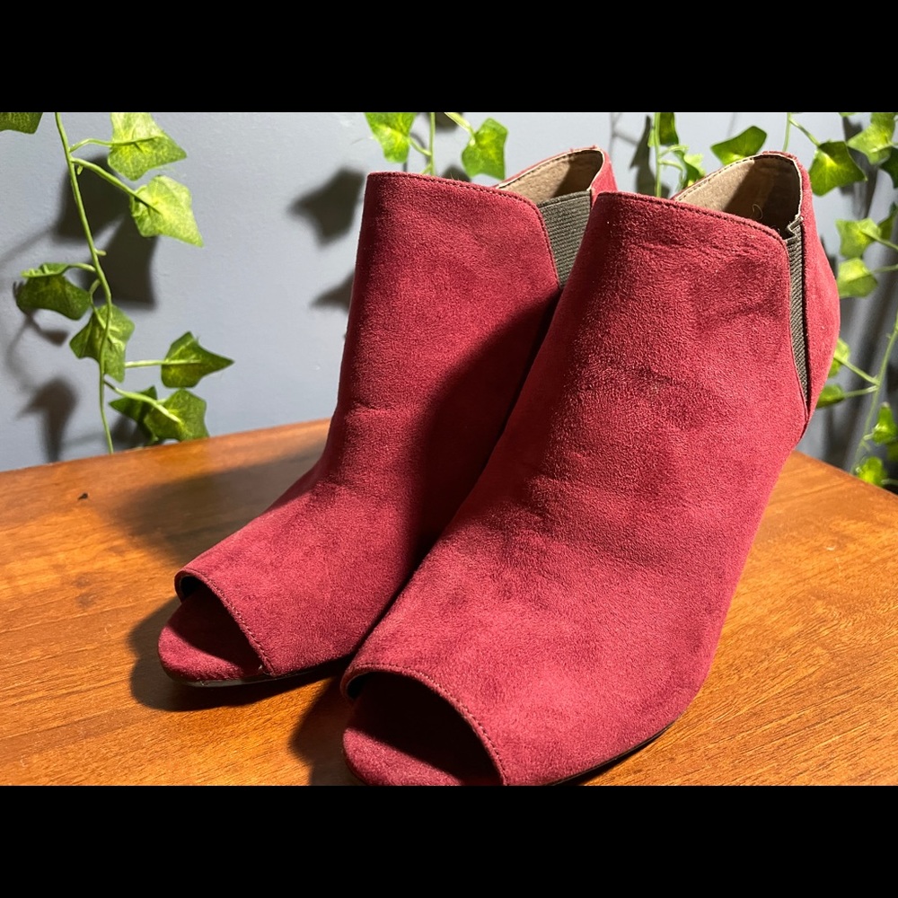 SUEDE BURGUNDY HEELS